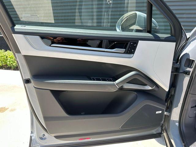 Photo of 2025 Arctic Grey Porsche Cayenne