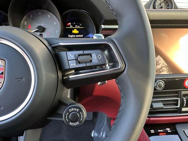 Photo of 2025 Blue Metallic Porsche Macan