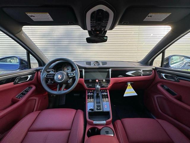 Photo of 2025 Blue Metallic Porsche Macan