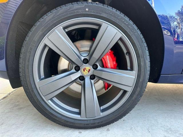 Photo of 2025 Blue Metallic Porsche Macan