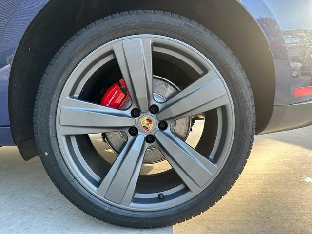 Photo of 2025 Blue Metallic Porsche Macan