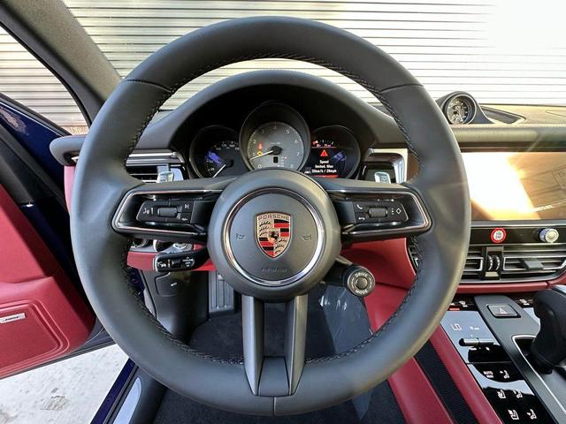 Photo of 2025 Blue Metallic Porsche Macan