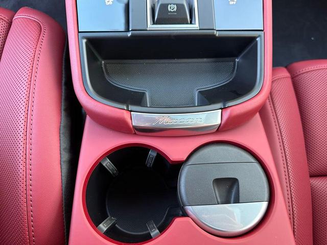 Photo of 2025 Blue Metallic Porsche Macan