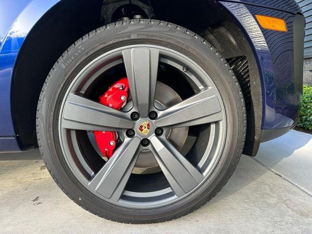 Photo of 2025 Blue Metallic Porsche Macan
