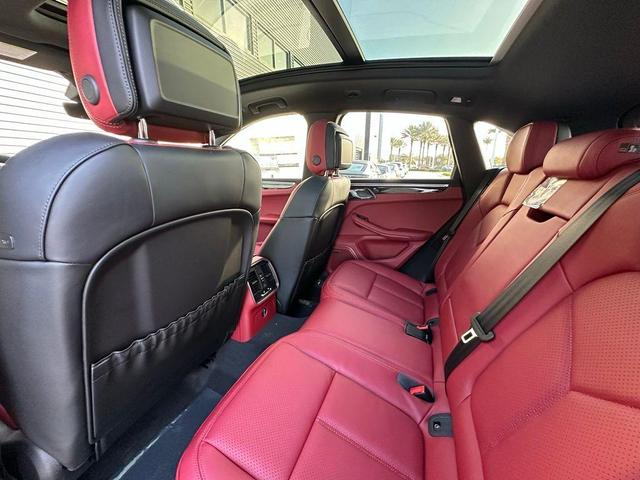 Photo of 2025 Blue Metallic Porsche Macan