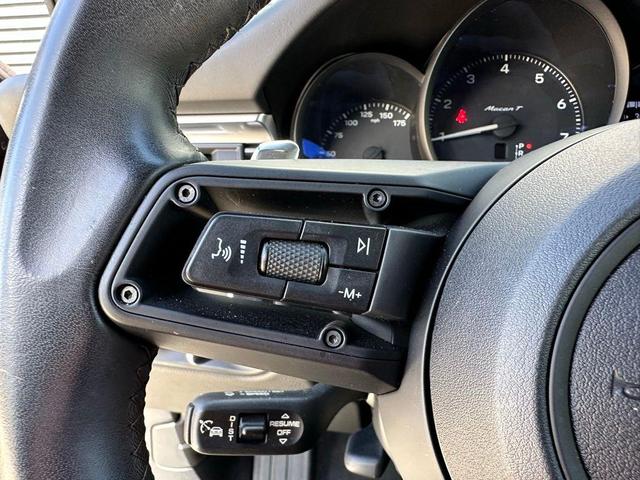 Photo of 2023 Black Porsche Macan