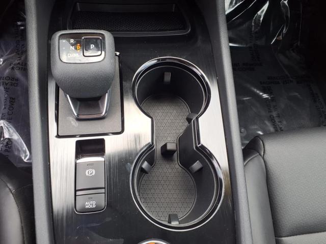 Photo of 2022 White Nissan Rogue
