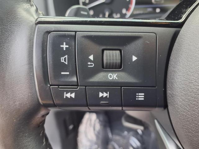 Photo of 2022 White Nissan Rogue