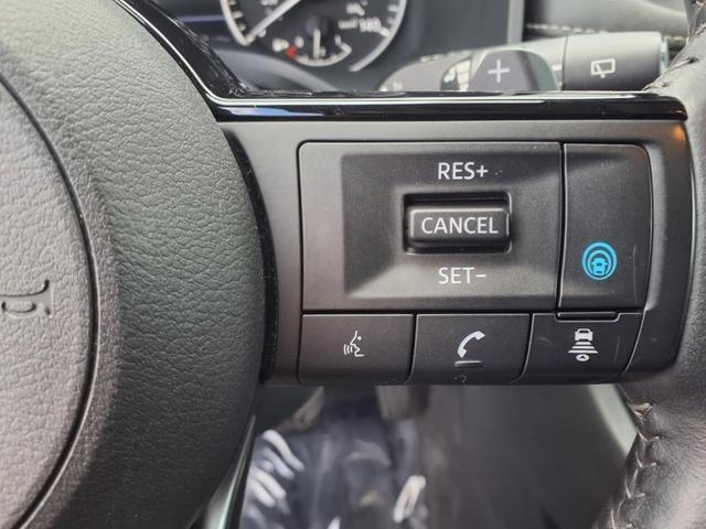 Photo of 2022 White Nissan Rogue