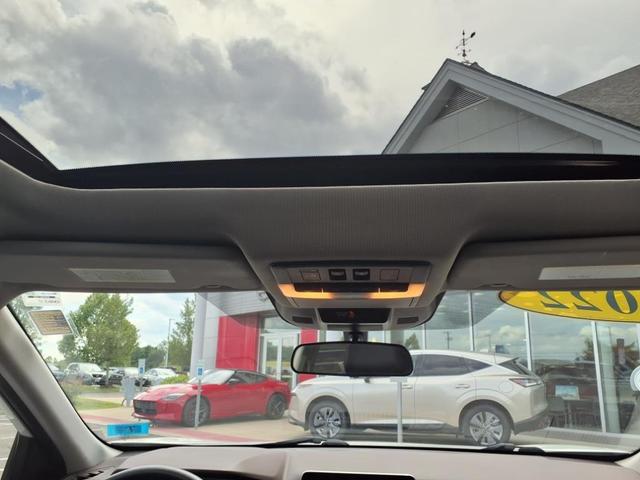 Photo of 2022 White Nissan Rogue