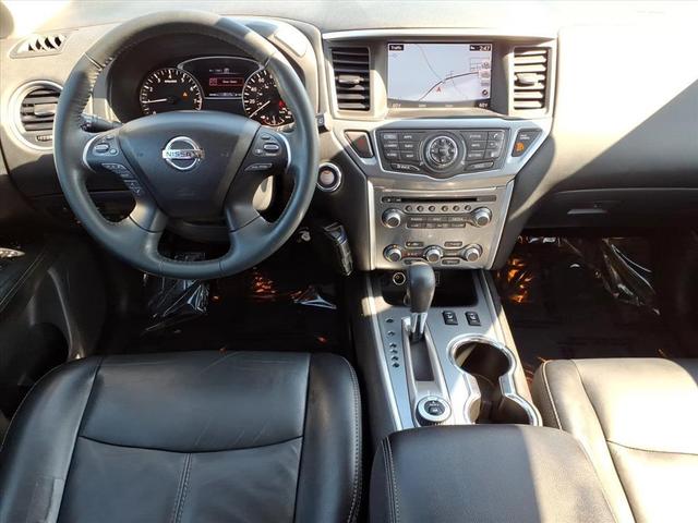 Photo of 2018 White Nissan Pathfinder