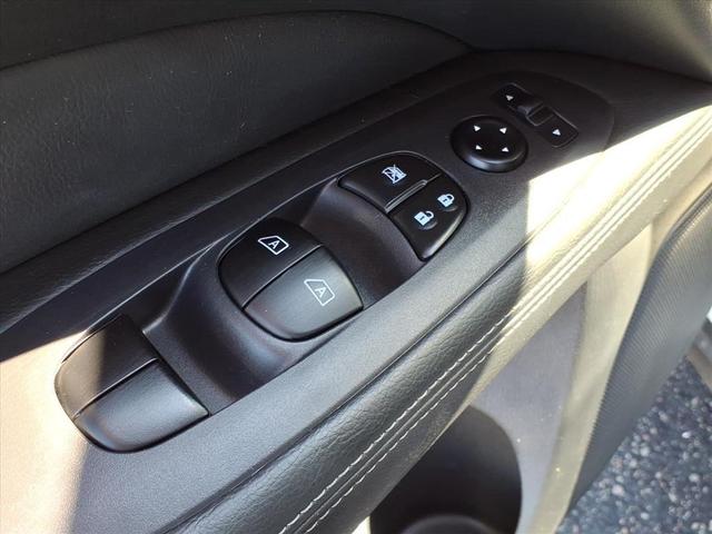 Photo of 2018 White Nissan Pathfinder