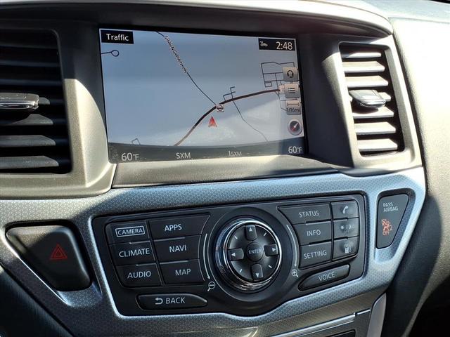 Photo of 2018 White Nissan Pathfinder