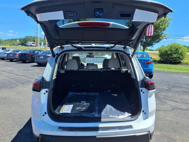 Photo of 2025 Everest White P Nissan Rogue
