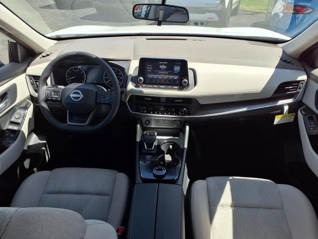 Photo of 2025 Everest White P Nissan Rogue