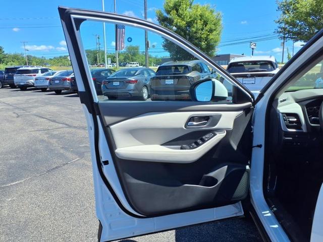 Photo of 2025 Everest White P Nissan Rogue