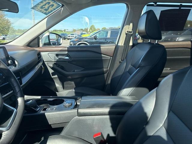 Photo of 2023 White Nissan Rogue