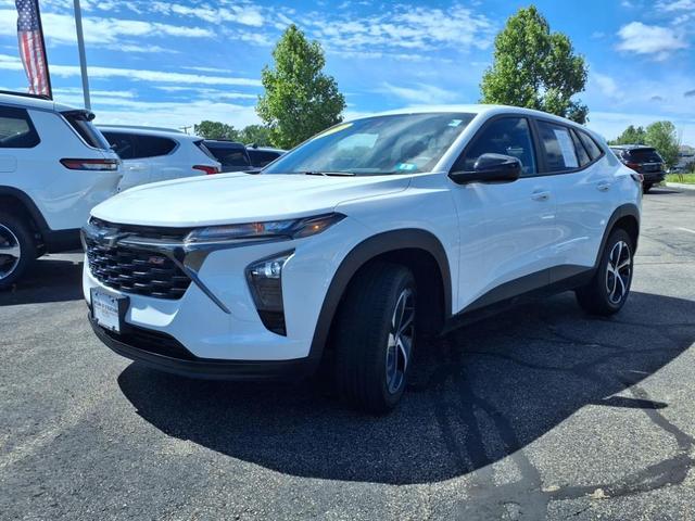 Photo of 2024 Summit White Chevrolet Trax