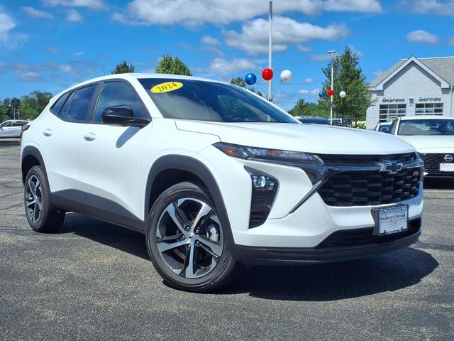 Photo of 2024 Summit White Chevrolet Trax