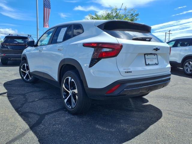 Photo of 2024 Summit White Chevrolet Trax