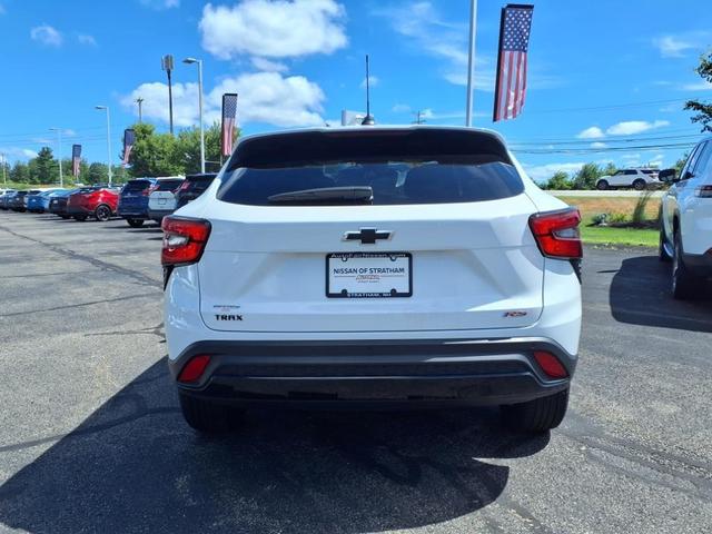 Photo of 2024 Summit White Chevrolet Trax