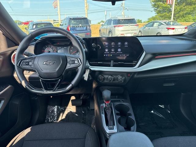 Photo of 2024 Summit White Chevrolet Trax