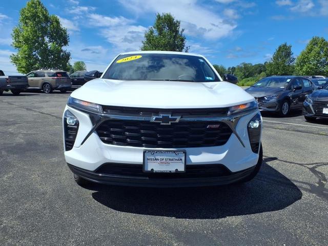 Photo of 2024 Summit White Chevrolet Trax