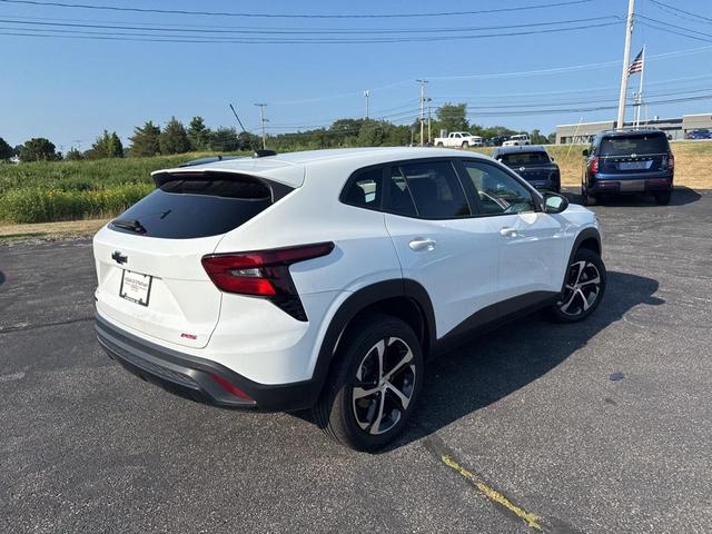 Photo of 2024 Summit White Chevrolet Trax
