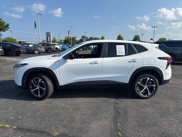 Photo of 2024 Summit White Chevrolet Trax