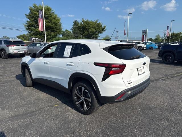 Photo of 2024 Summit White Chevrolet Trax