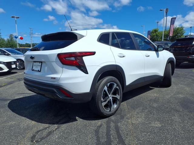 Photo of 2024 Summit White Chevrolet Trax