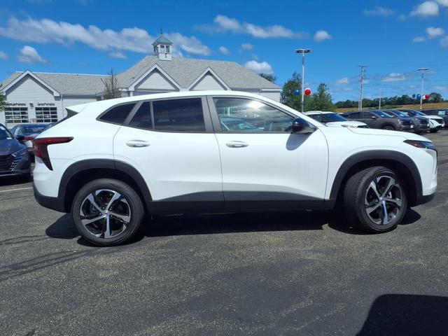 Photo of 2024 Summit White Chevrolet Trax
