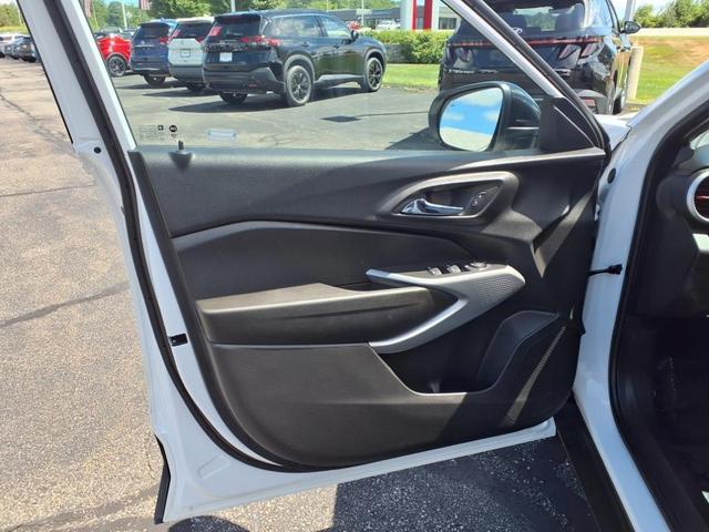 Photo of 2024 Summit White Chevrolet Trax