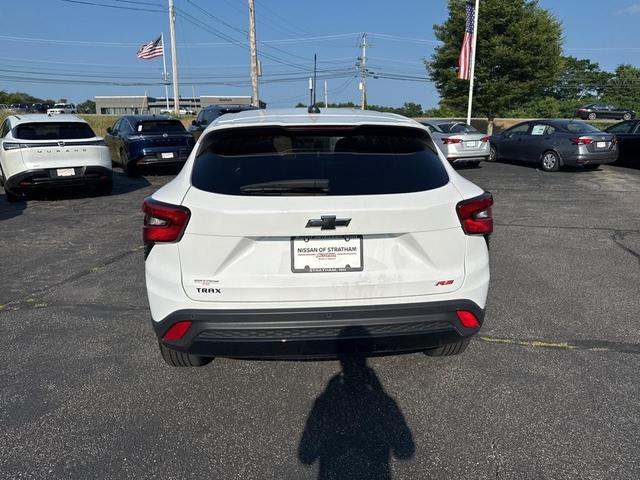 Photo of 2024 Summit White Chevrolet Trax