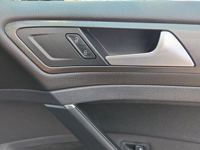 Photo of 2019 Night Blue Metallic Volkswagen Golf GTI