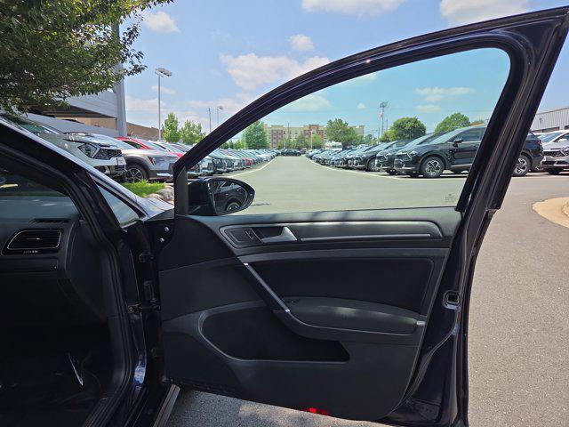 Photo of 2019 Night Blue Metallic Volkswagen Golf GTI
