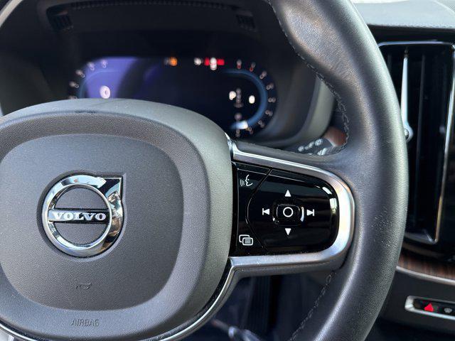 Photo of 2023 Crystal White Metallic Volvo XC60