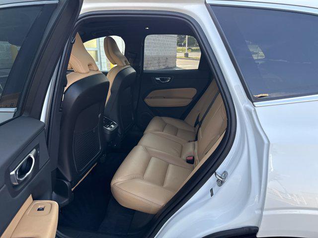 Photo of 2023 Crystal White Metallic Volvo XC60