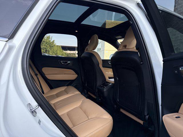 Photo of 2023 Crystal White Metallic Volvo XC60