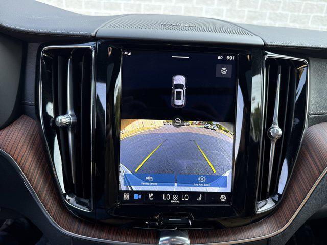 Photo of 2023 Crystal White Metallic Volvo XC60