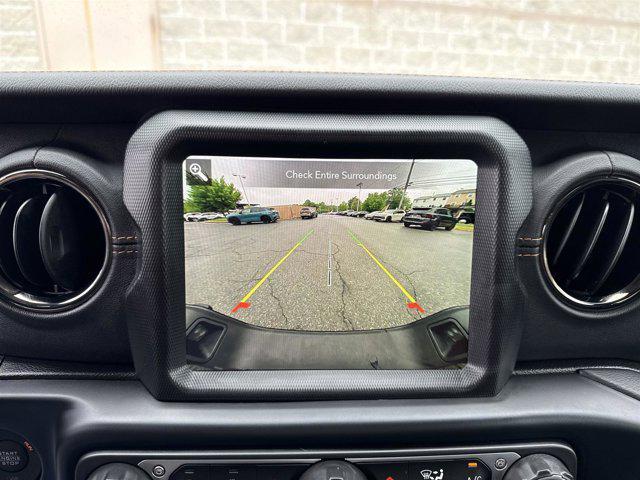 Photo of 2023 Black Clearcoat Jeep Gladiator