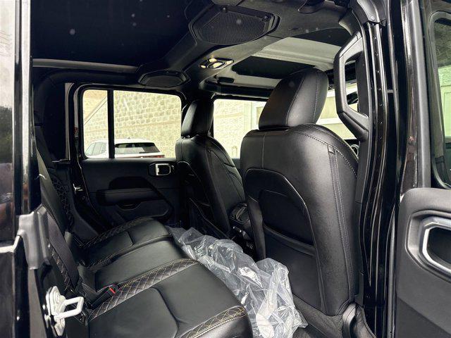 Photo of 2023 Black Clearcoat Jeep Gladiator