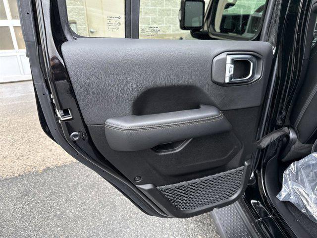 Photo of 2023 Black Clearcoat Jeep Gladiator