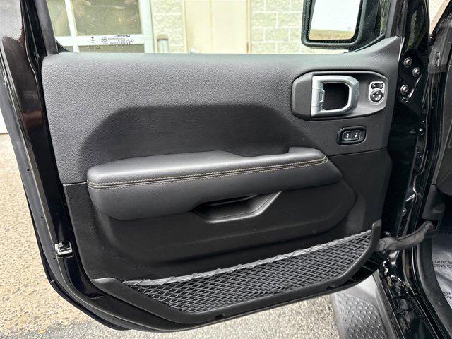 Photo of 2023 Black Clearcoat Jeep Gladiator