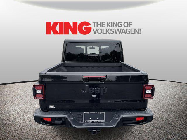 Photo of 2023 Black Clearcoat Jeep Gladiator