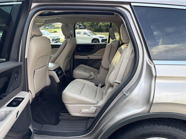 Photo of 2020 Iced Mocha Metallic Premium Colorant Lincoln Aviator