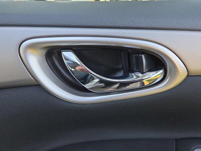 Photo of 2015 Brilliant Silver Nissan Sentra