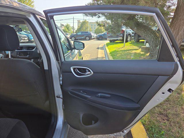Photo of 2015 Brilliant Silver Nissan Sentra