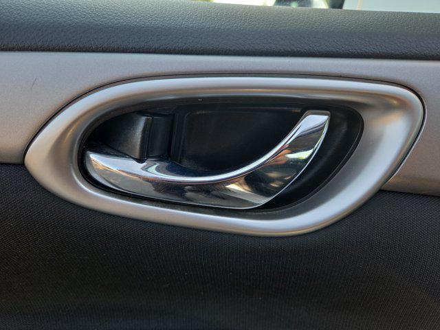 Photo of 2015 Brilliant Silver Nissan Sentra