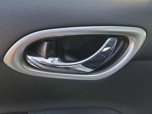 Photo of 2015 Brilliant Silver Nissan Sentra